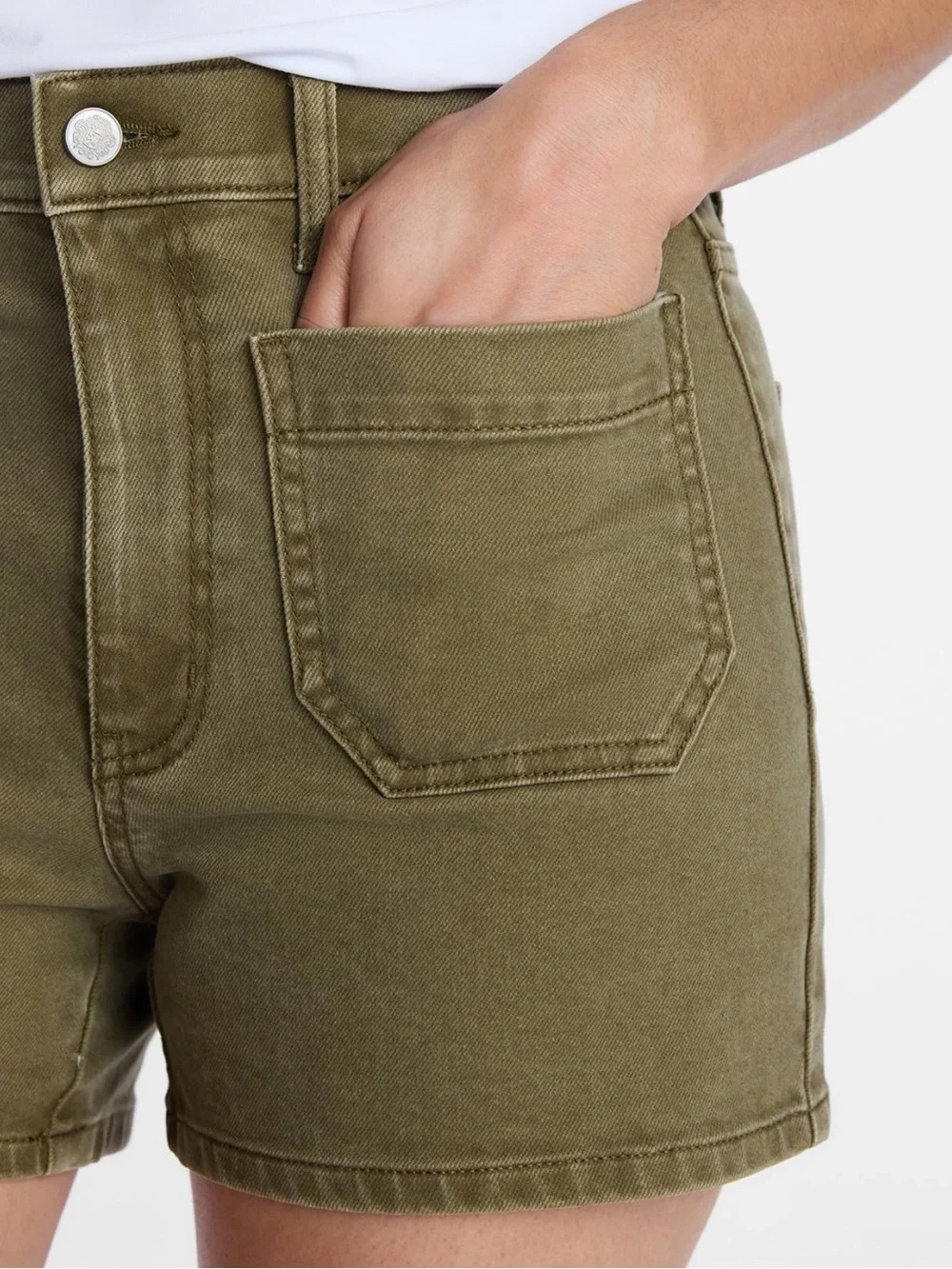 Time and Tru Women’s High Rise Olive Wash Patch Pocket 4” Inseam Denim Shorts